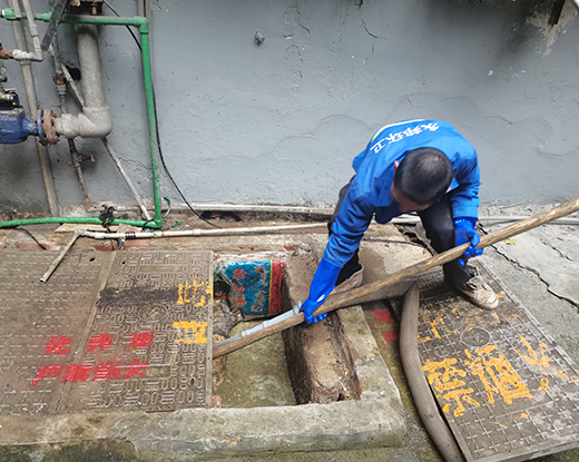 南口街道清掏化粪池