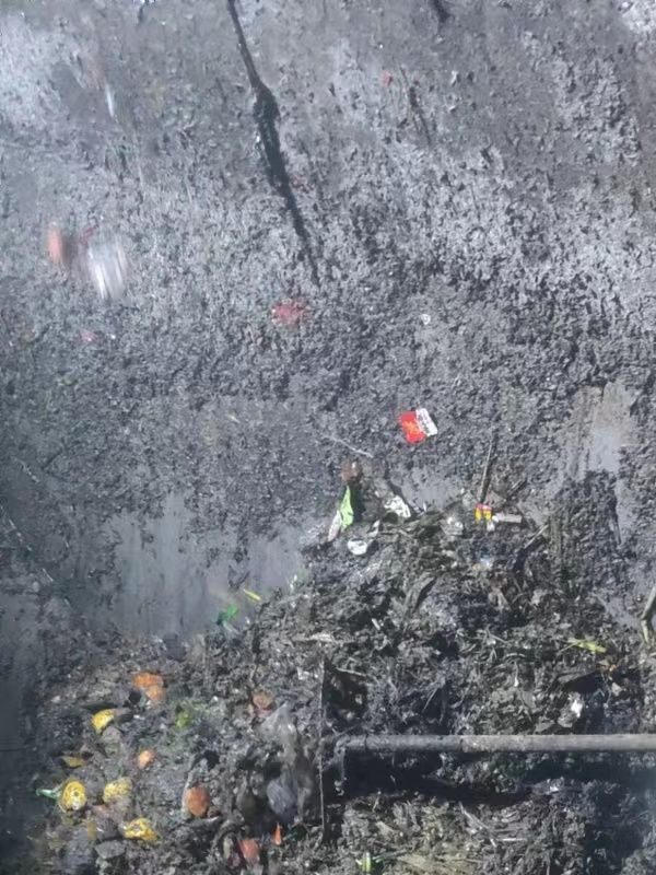 南口街道污水池清理